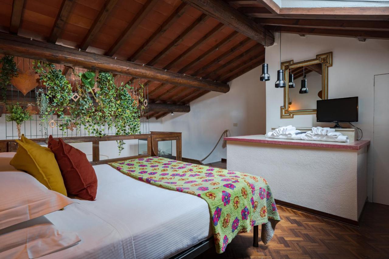 Via Lamberti, 3 - Charming - Charming And Historic 5th-floor Attic With Elevator In A Building At The Heart Of Vibrant Florence, Just A 2-minute Walk From Attractions Florenz