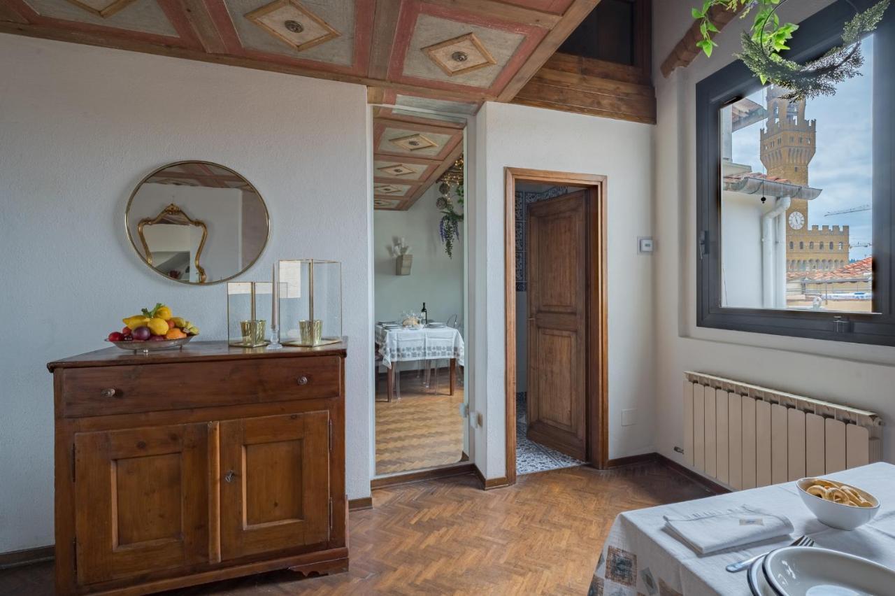 Via Lamberti, 3 - Charming - Charming And Historic 5th-floor Attic With Elevator In A Building At The Heart Of Vibrant Florence, Just A 2-minute Walk From Attractions