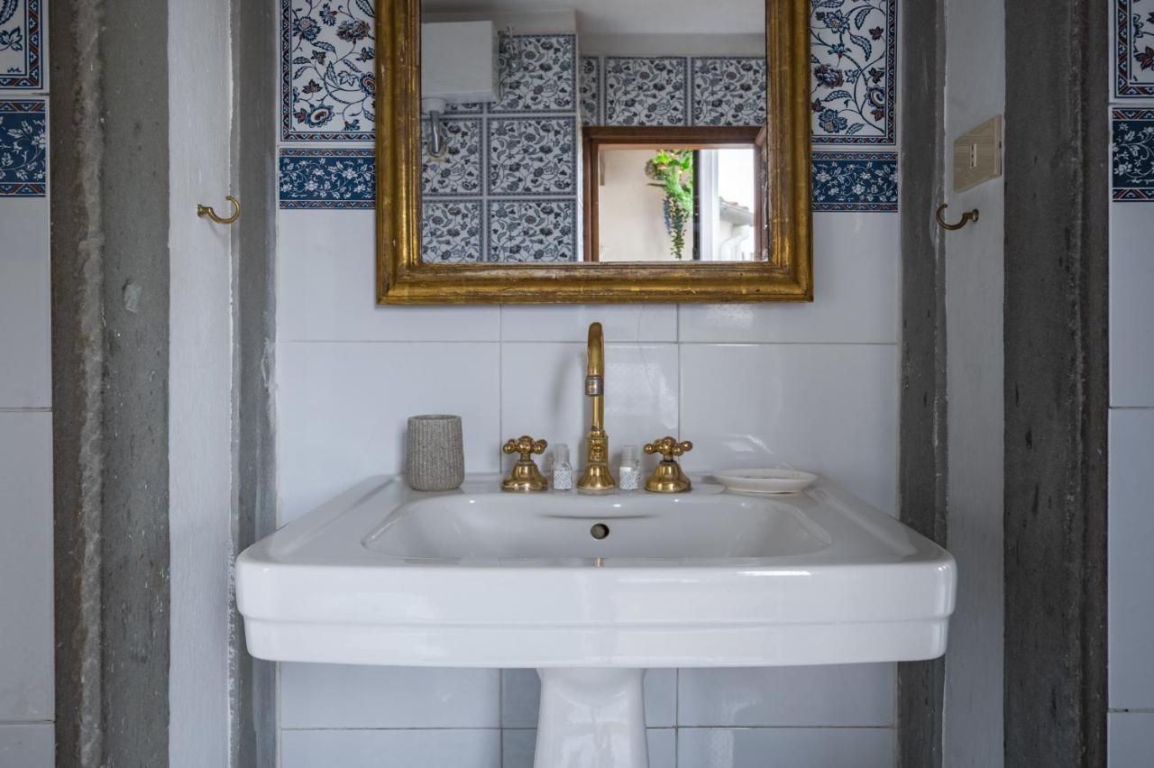 Via Lamberti, 3 - Charming - Charming And Historic 5th-floor Attic With Elevator In A Building At The Heart Of Vibrant Florence, Just A 2-minute Walk From Attractions Apartment *