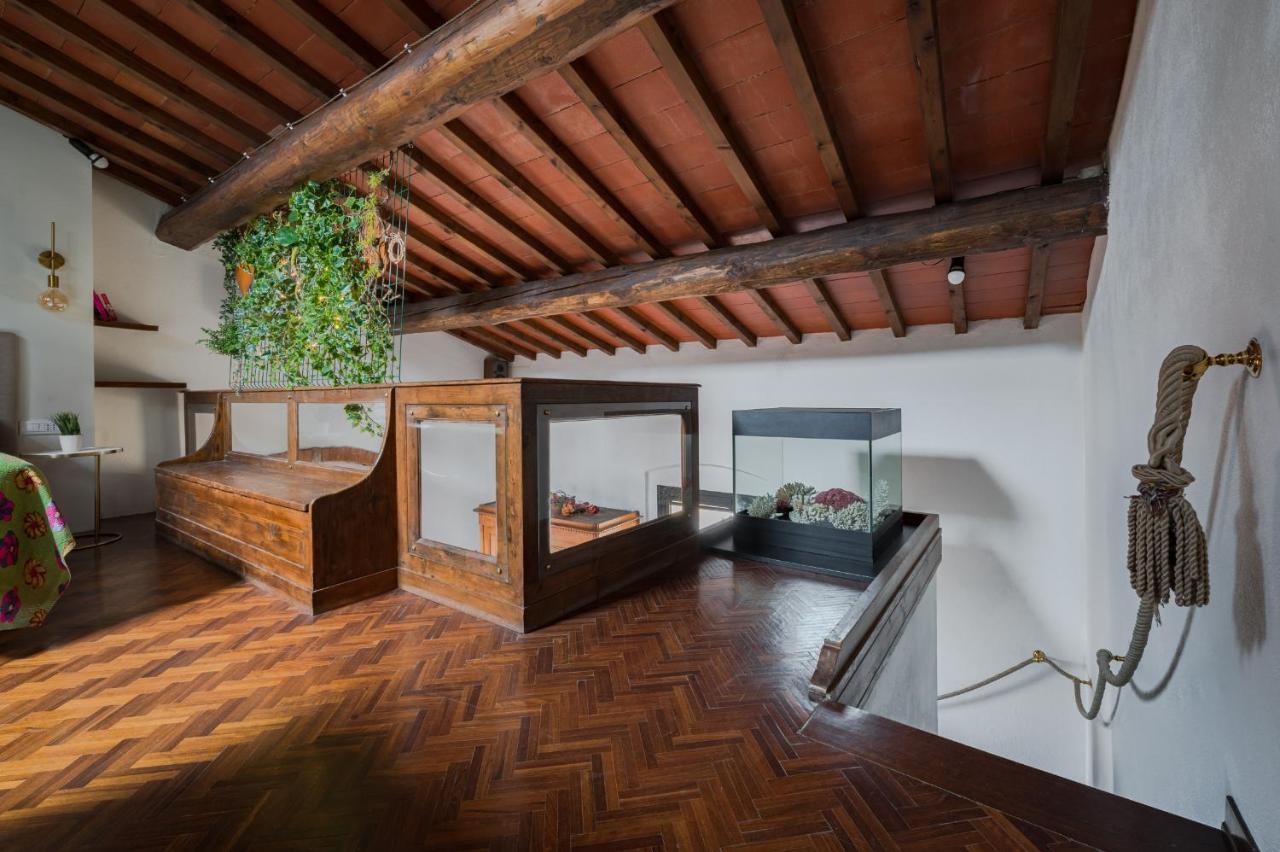 Apartment Via Lamberti, 3 - Charming - Charming And Historic 5th-floor Attic With Elevator In A Building At The Heart Of Vibrant Florence, Just A 2-minute Walk From Attractions