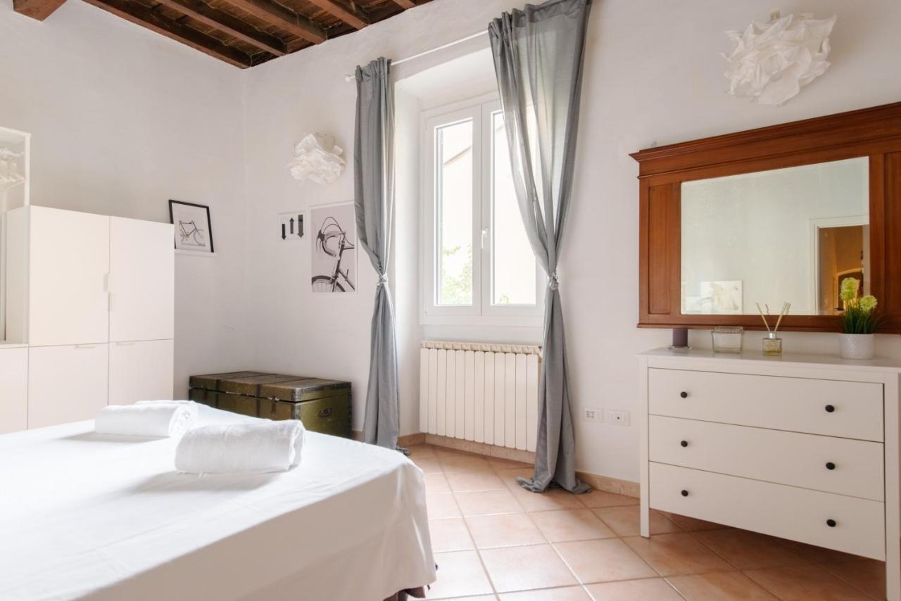 2 Next To A Market And Piazza Santa Croce - Homeunity *