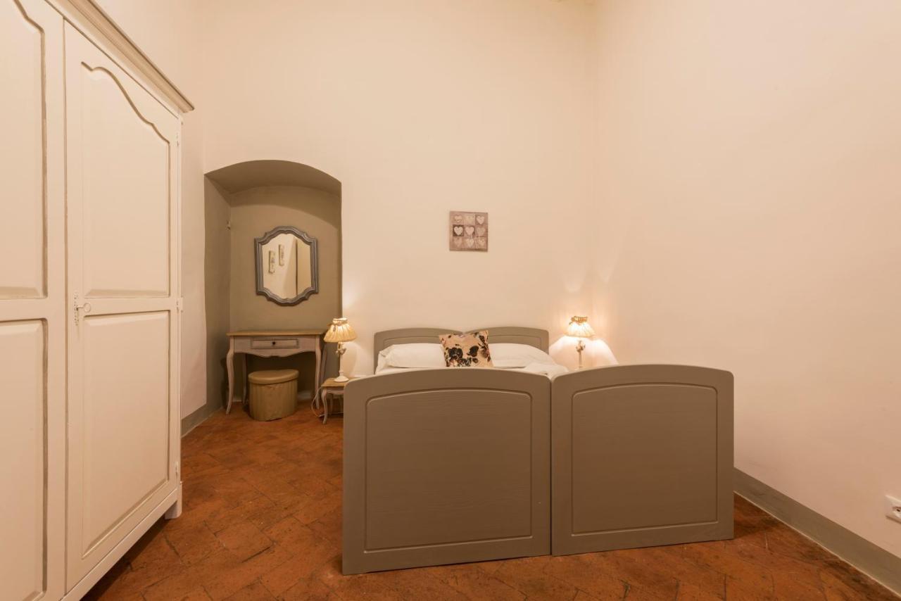 Toscanella Romantic By Mmega * Florence