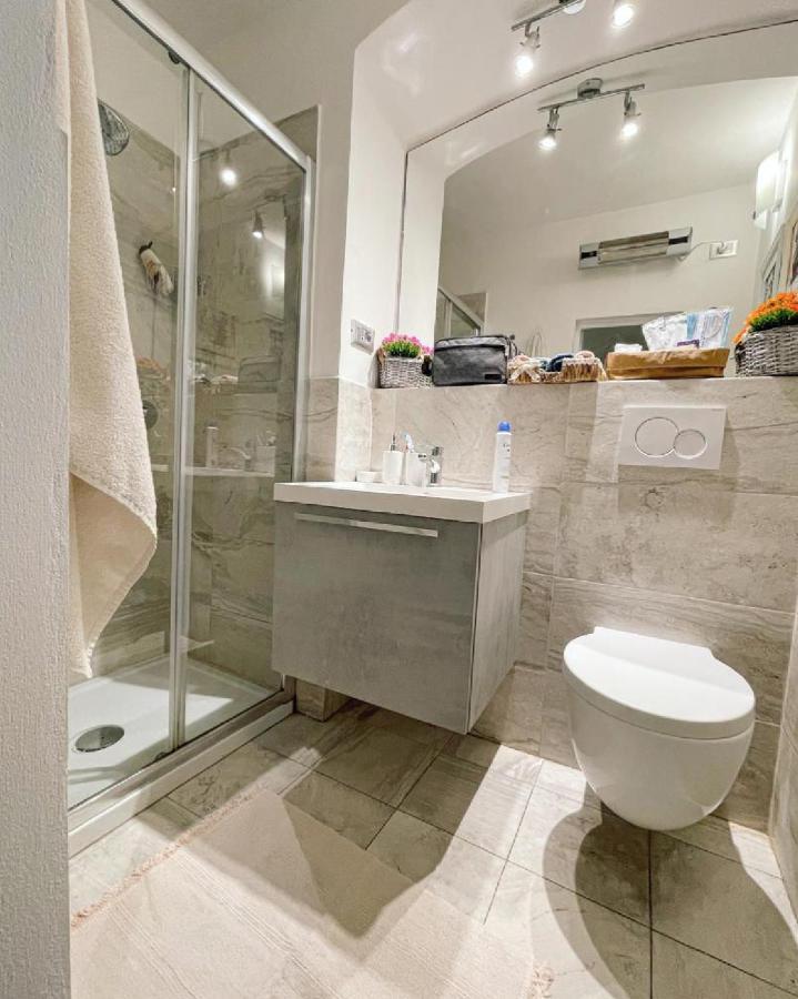 Leonardo Suites *