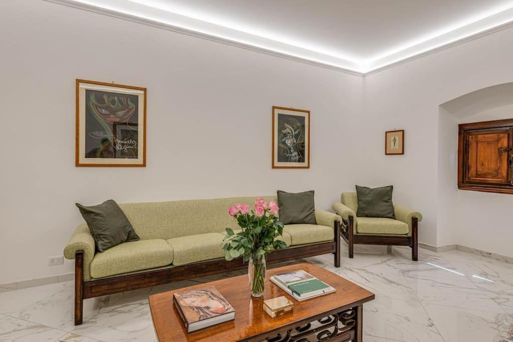 Chic Duomo Apartment Florence