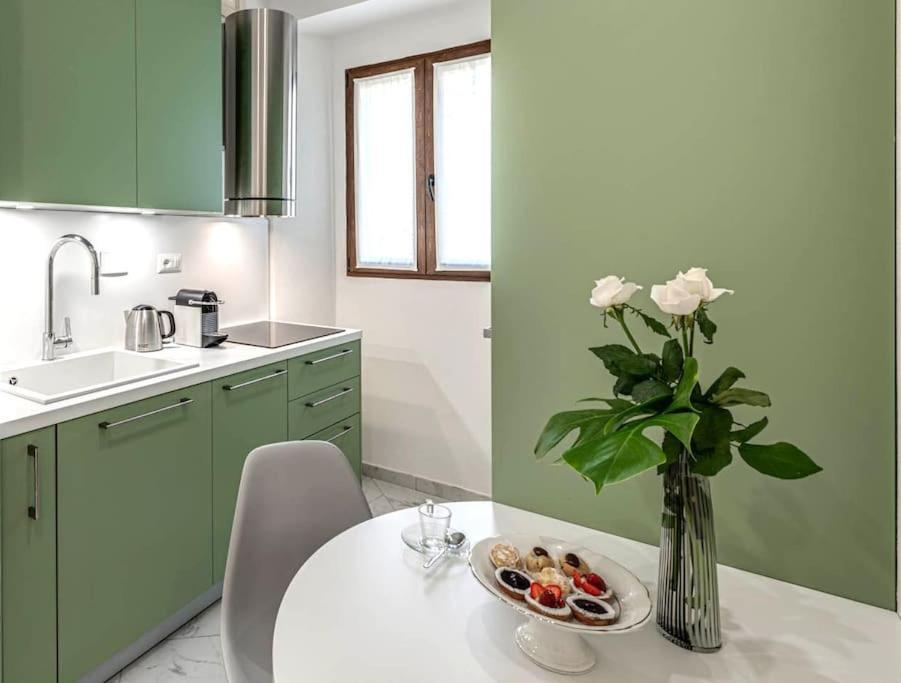 Chic Duomo Apartment Florence