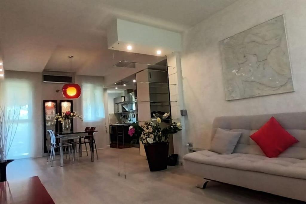 Incantevole Con Parcheggio Gratuito Apartamento