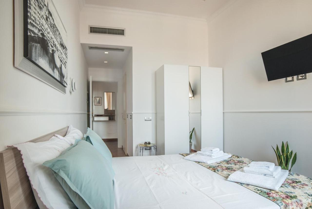 Your In Next To The Train Station Apartment *