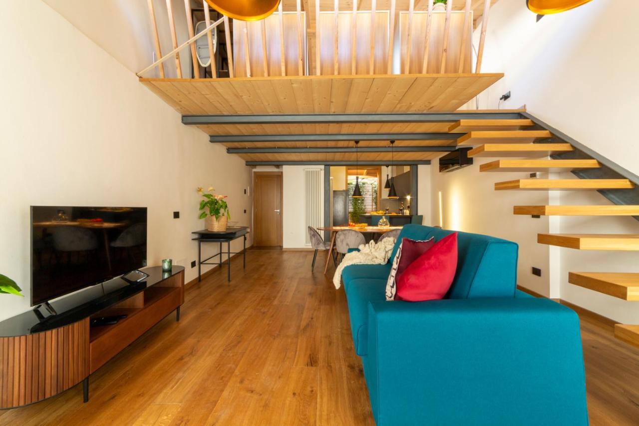 Apartment Industrial Design Loft With Outdoor Living Terrace *