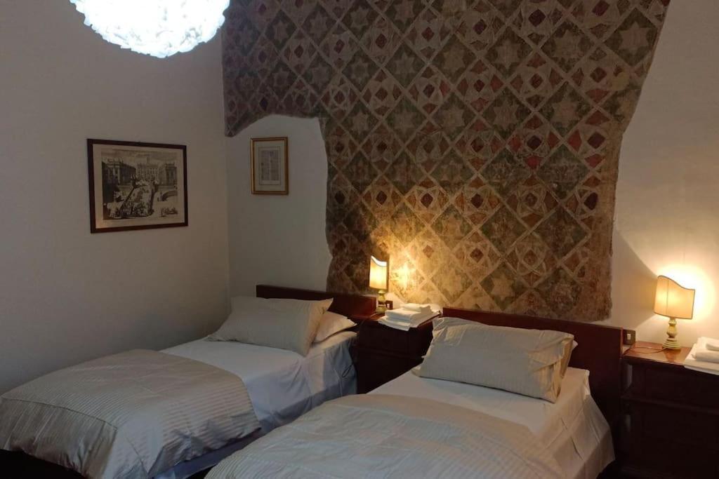 Rosso Fiorentino Apartment