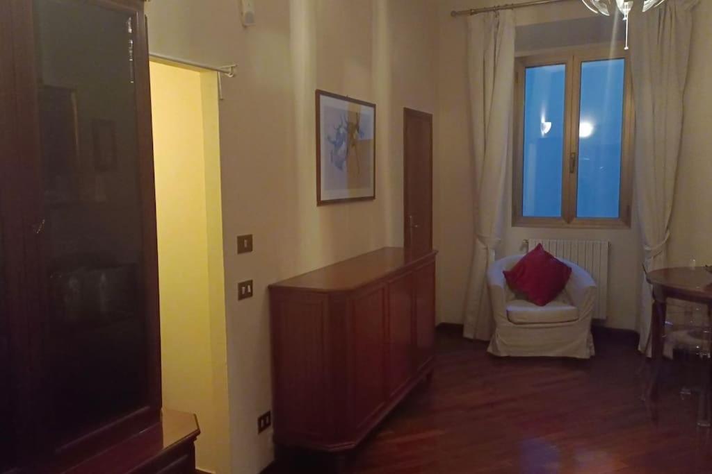 Rosso Fiorentino Apartment