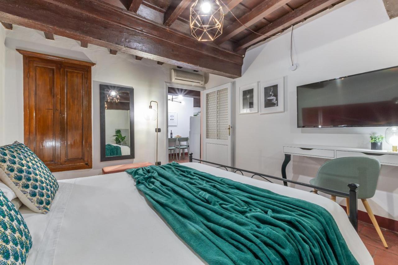 Wine Ciliegiolo Apartment Florenz