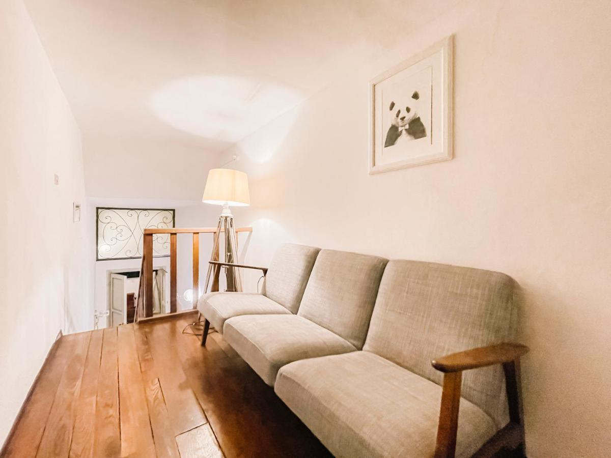 Apartment Ponte Vecchio Elegante Domus Florenz