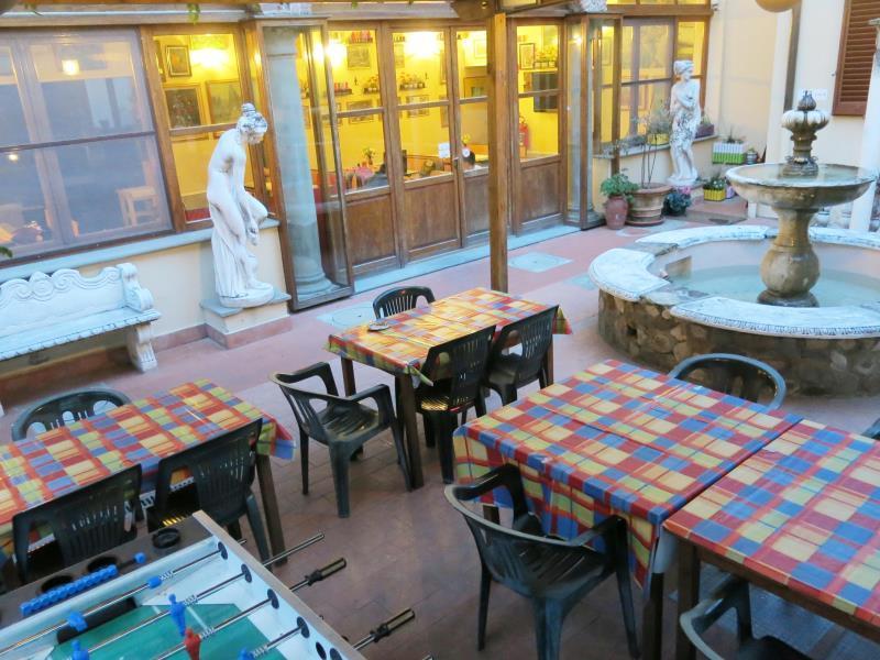 Hostel Archi Rossi *