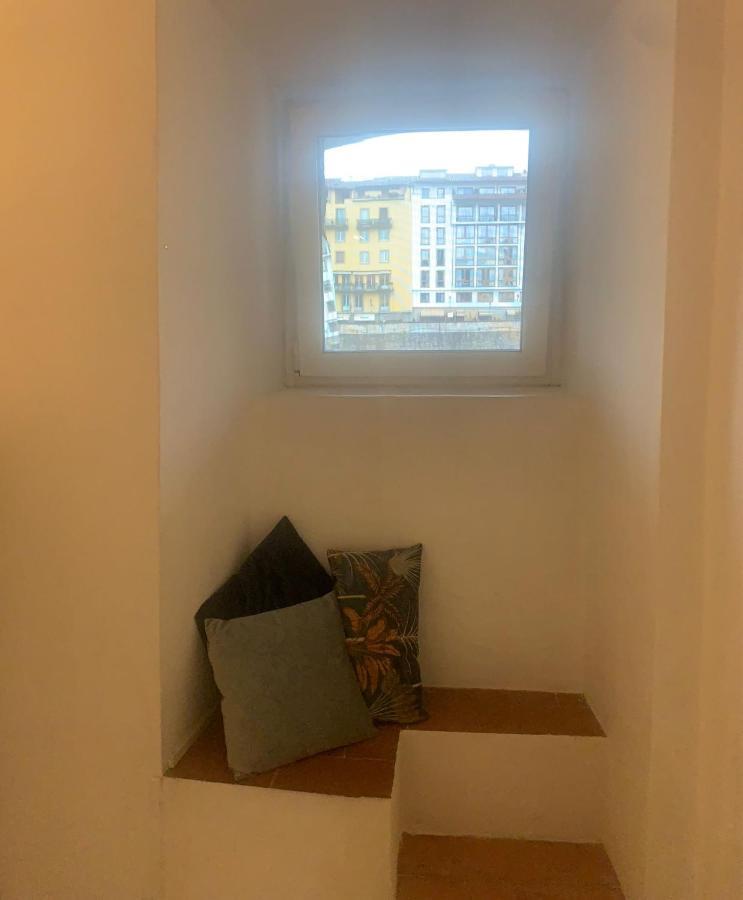 The Secret Window On The River Arno Firenze