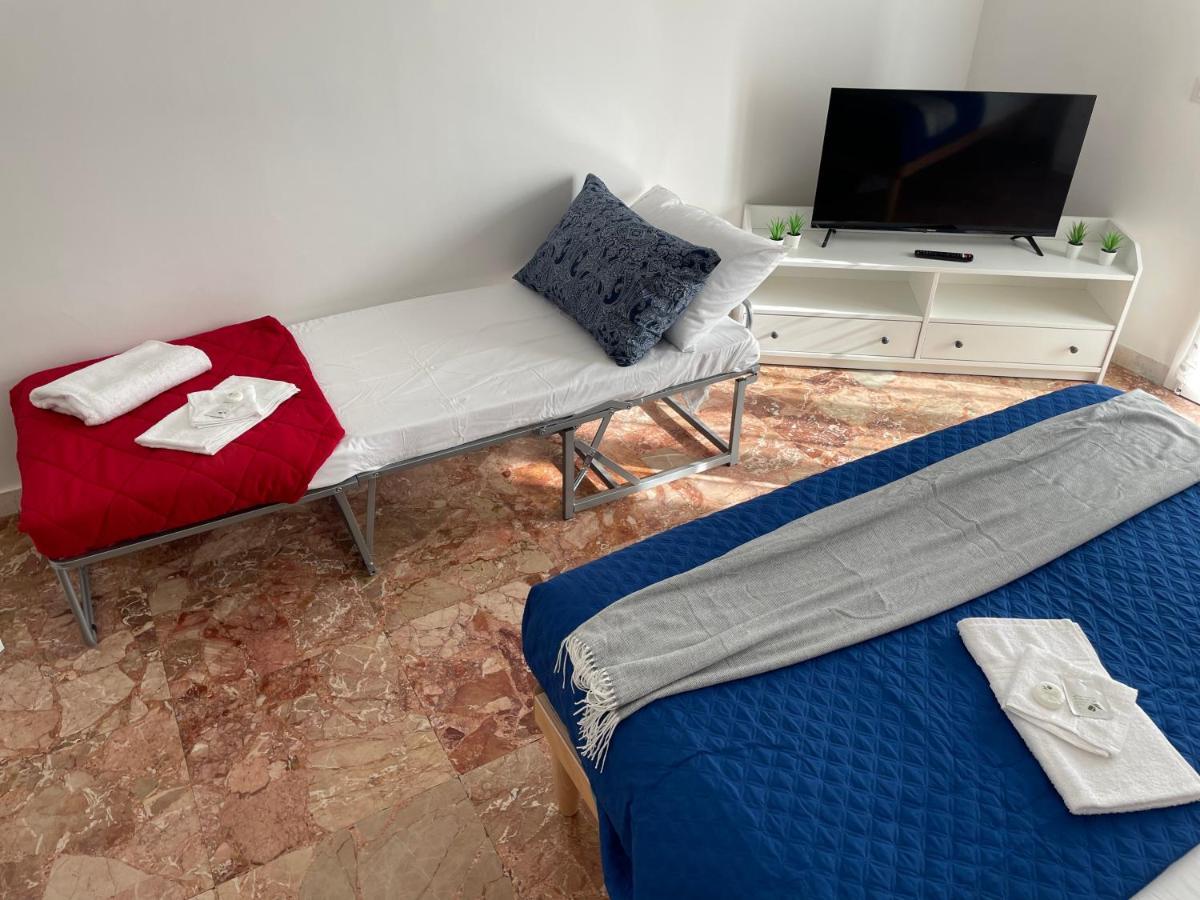 Romeo's A Apartment