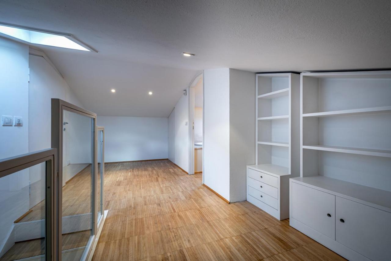 Yid Penthouse On River With Parking * Florence