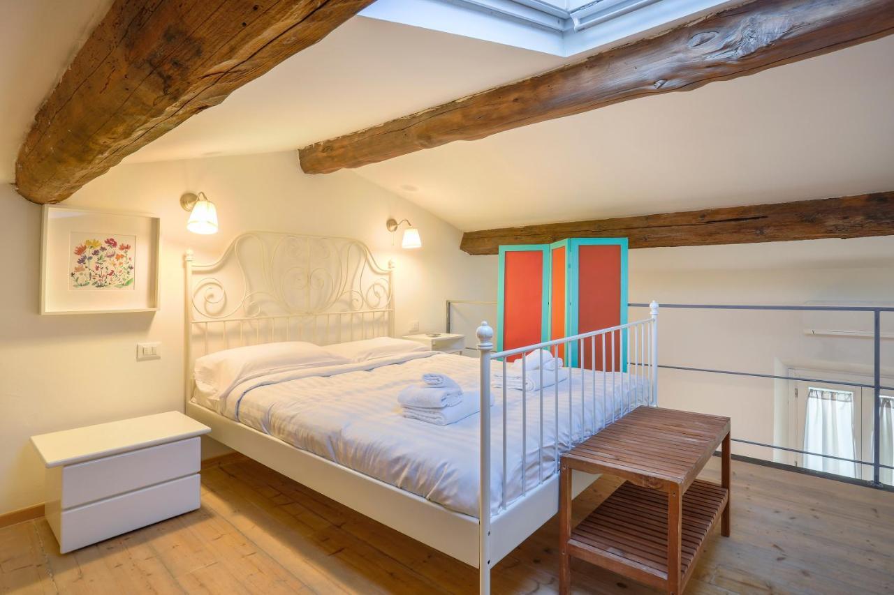 Apartment Willy - Sweet Dreams In *