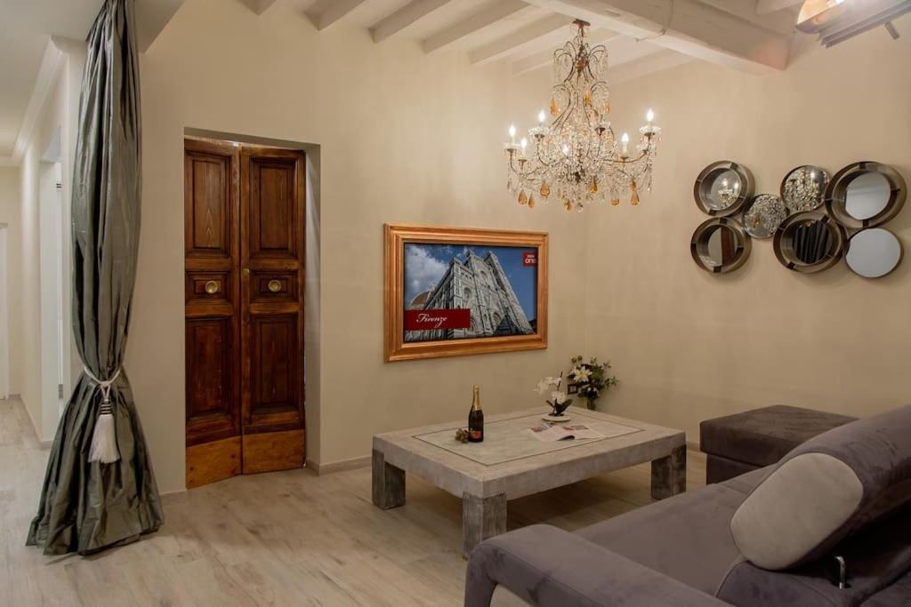 Luxury Apartment *