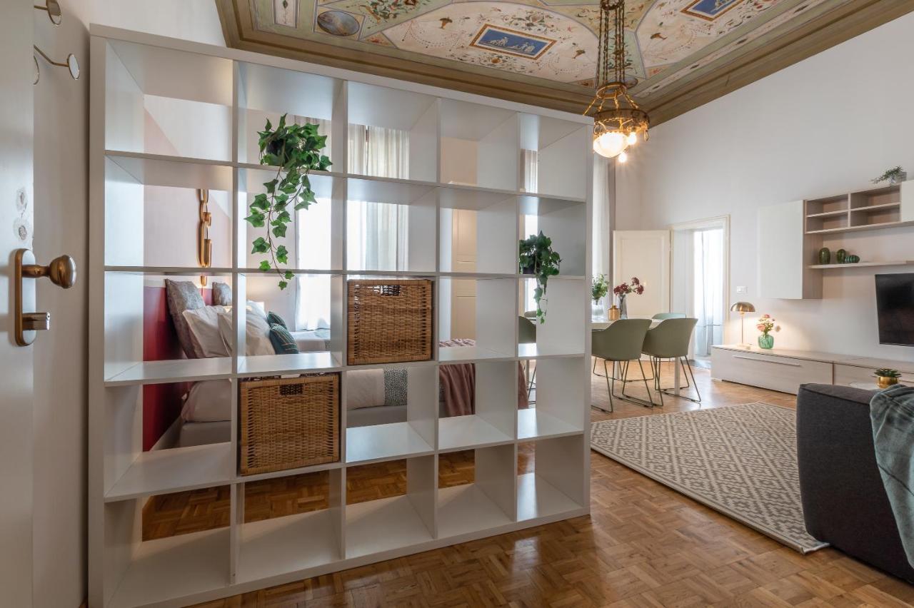 Wine Pinot Apartment