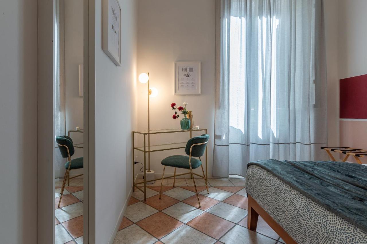 Wine Pinot Apartment