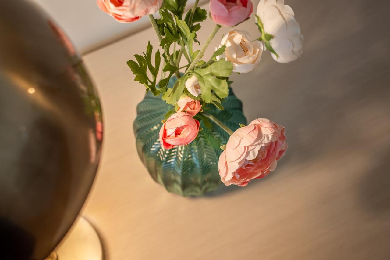 Wine Pinot Apartment