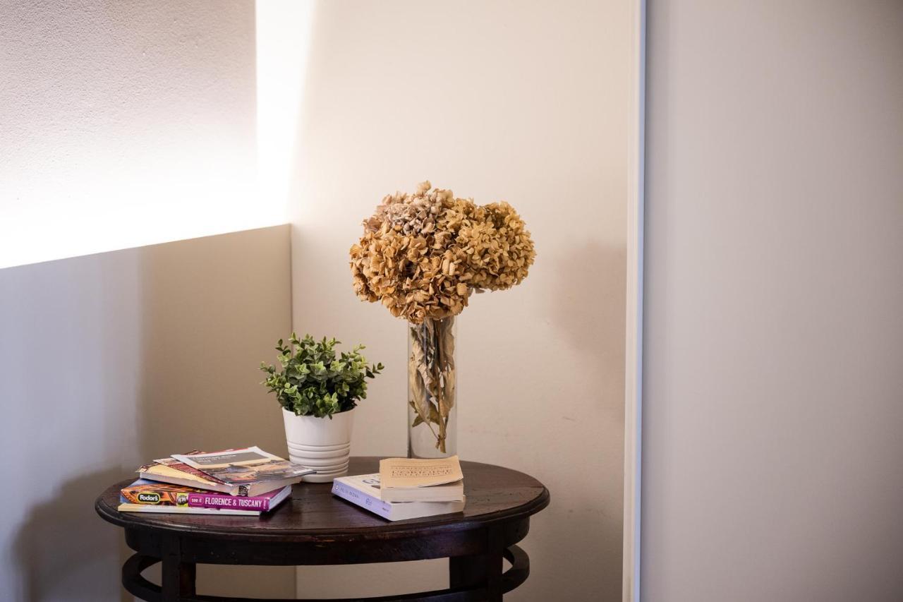 Elegant Location In - 2 Free Parking!