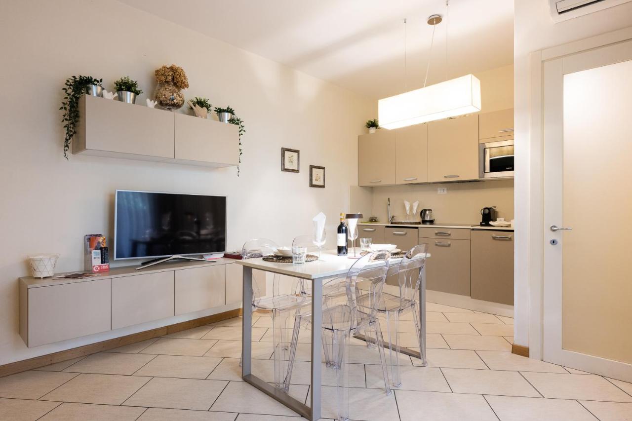 Elegant Location In - 2 Free Parking!