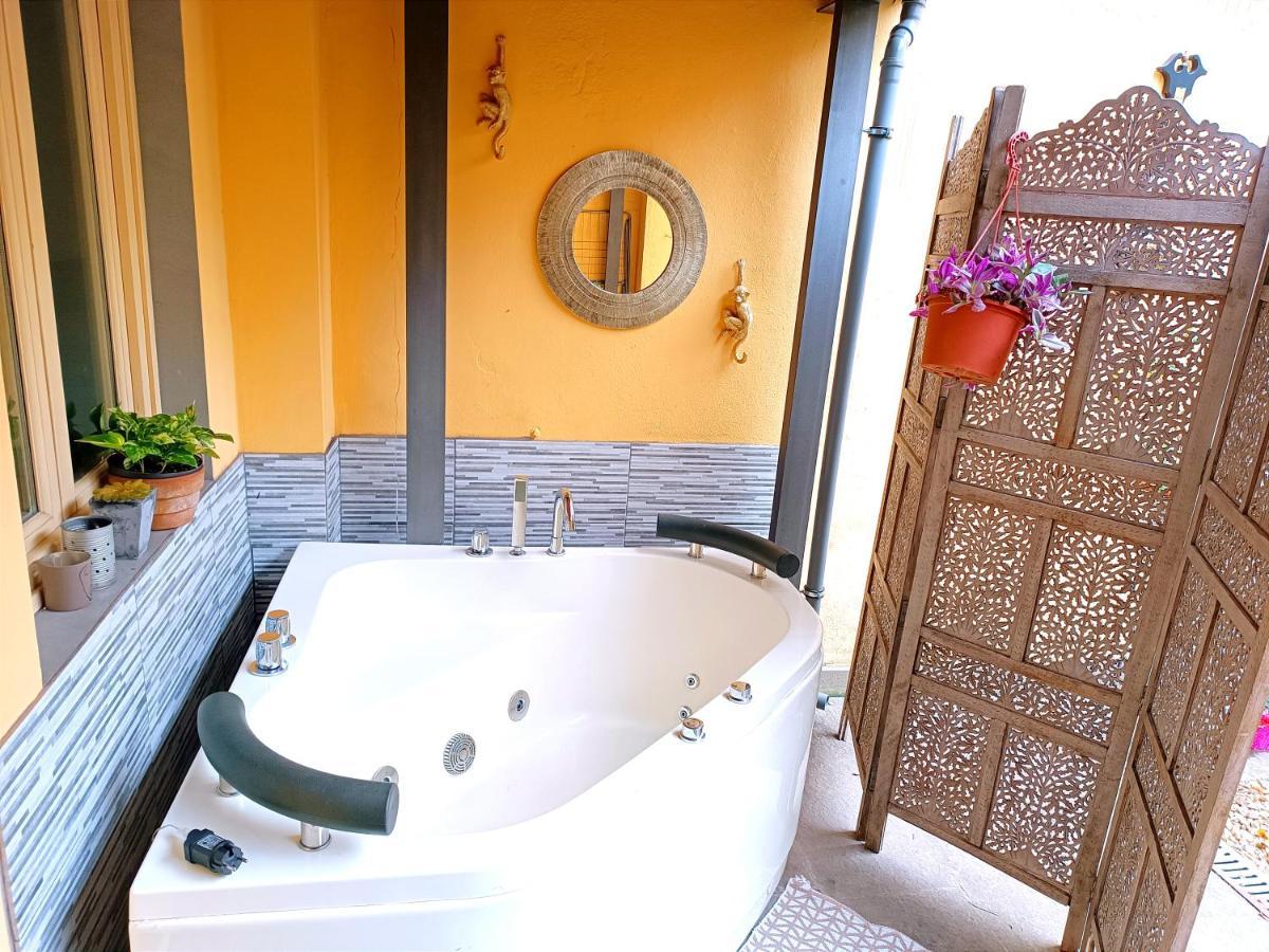 Nadia's Lovely - With Private Garden And Jacuzzi Appartement Florence