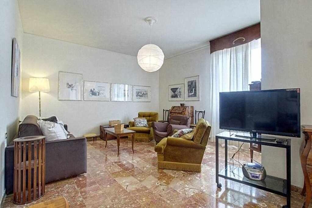 Frati Bigi With Two Bedrooms And Parking Apartment Florence
