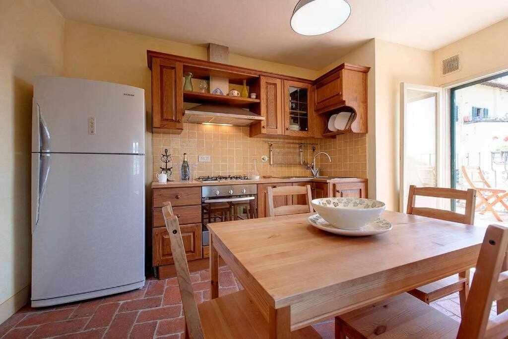 Elegante In Collina Apartamento