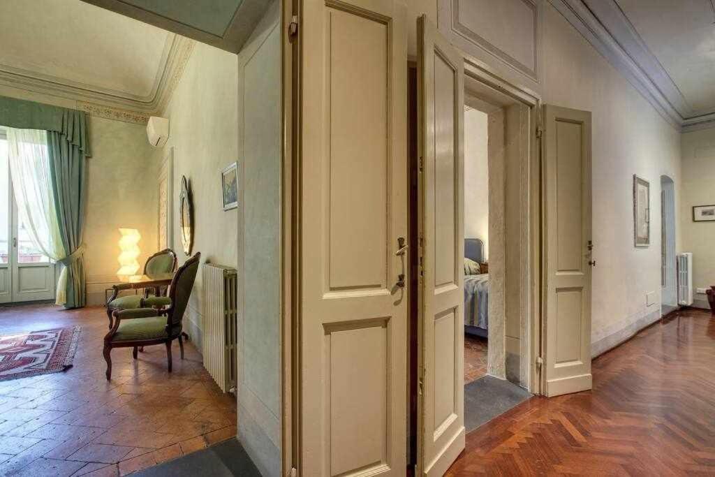 Salvemini Elegant Close To Piazza Santa Croce Apartment