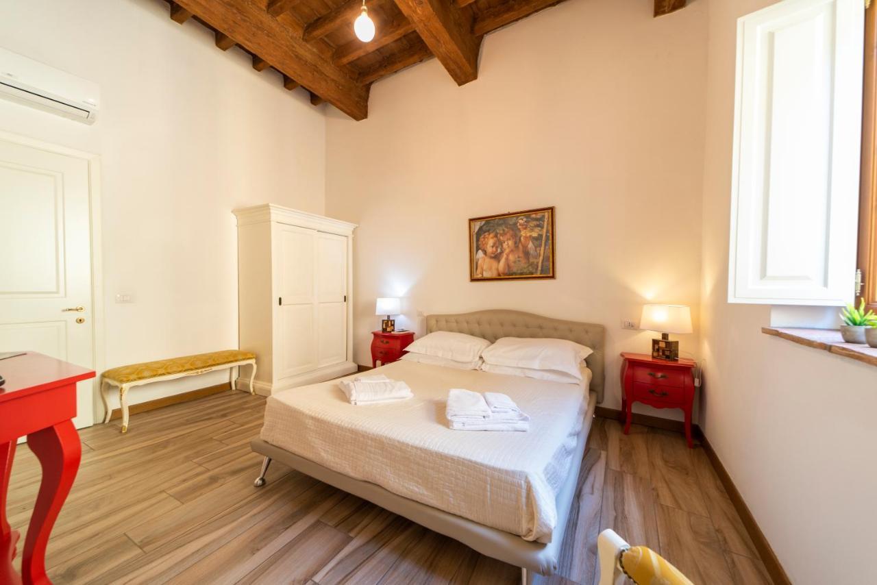 Residenza Santa Croce Apartment *