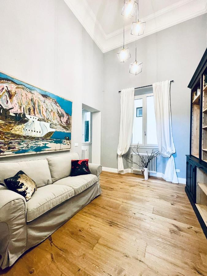 New Stylish 3-room On Lungarno *