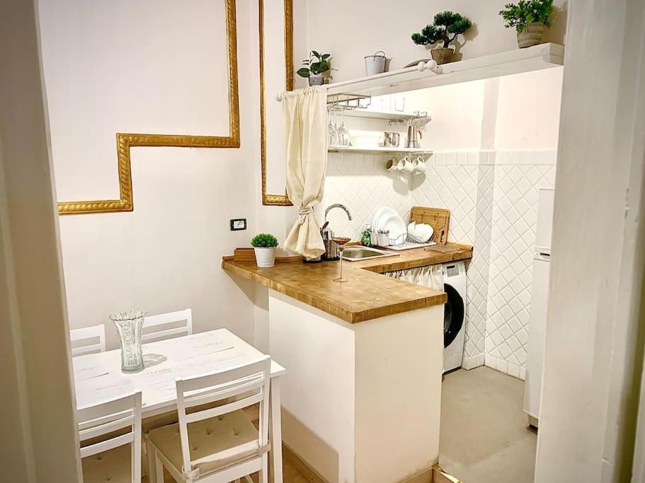 Lovely And Cozy In The Position Apartment Florence