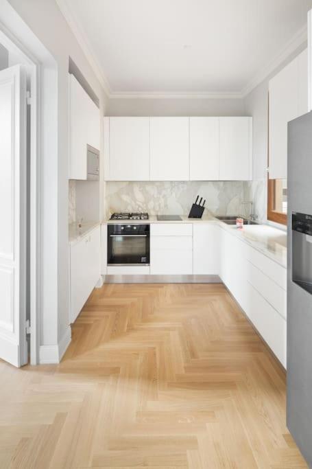 Elegant With Stunning Frescoed Ceilings Florença