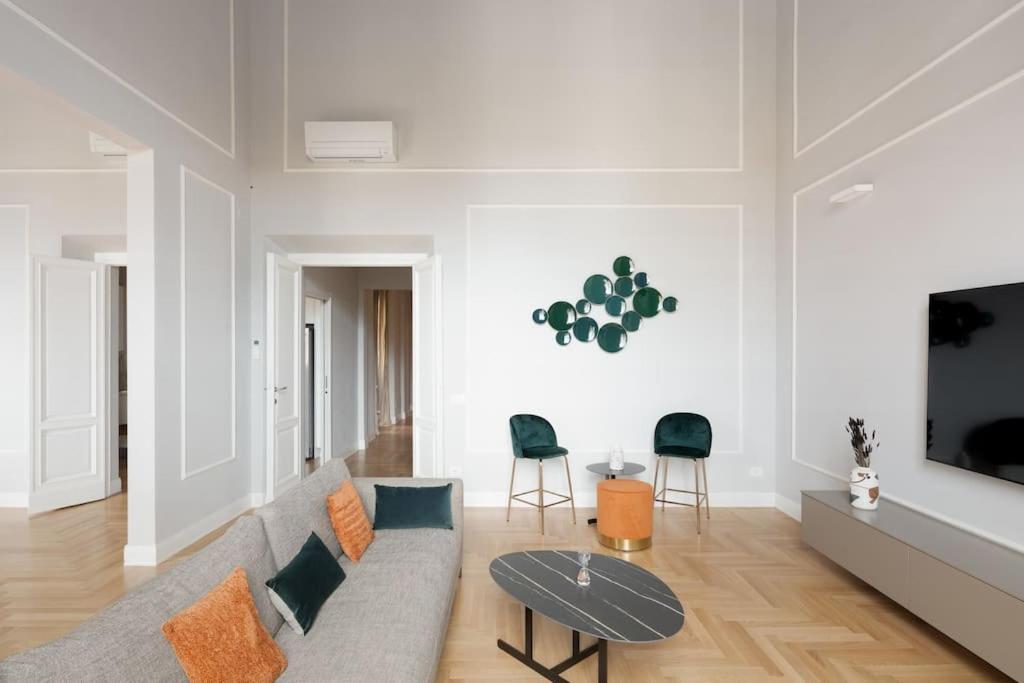 Elegant With Stunning Frescoed Ceilings Apartamento Florença