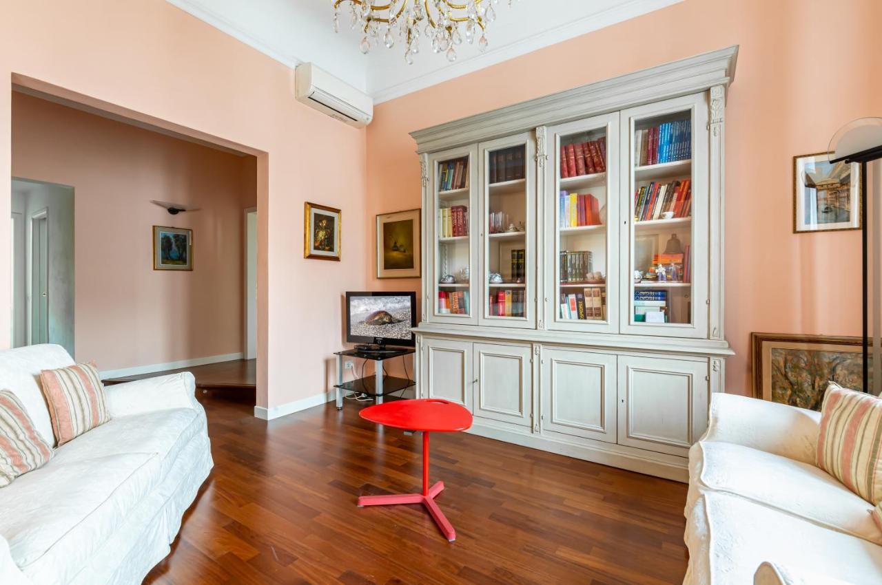 Stibbert & Statuto Elegant Flat With Balcony Appartement