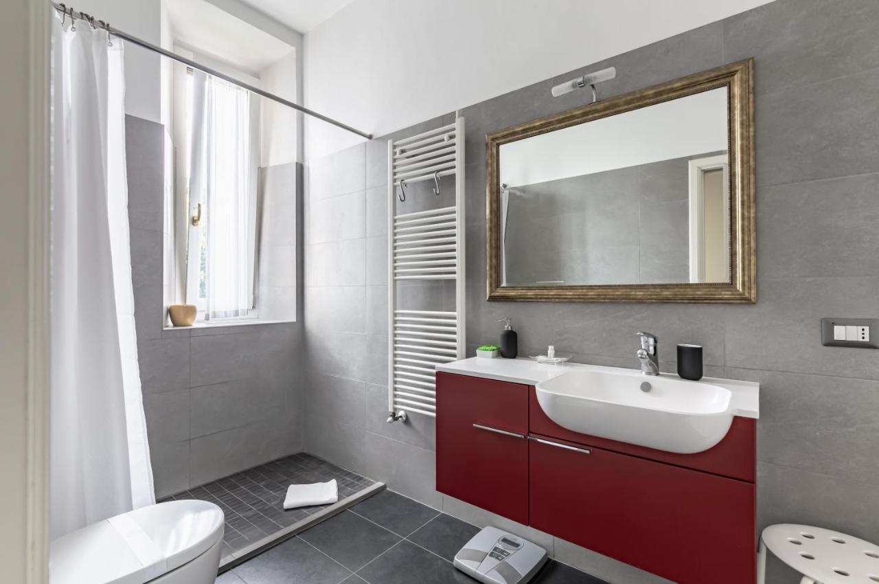 Stibbert & Statuto Elegant Flat With Balcony