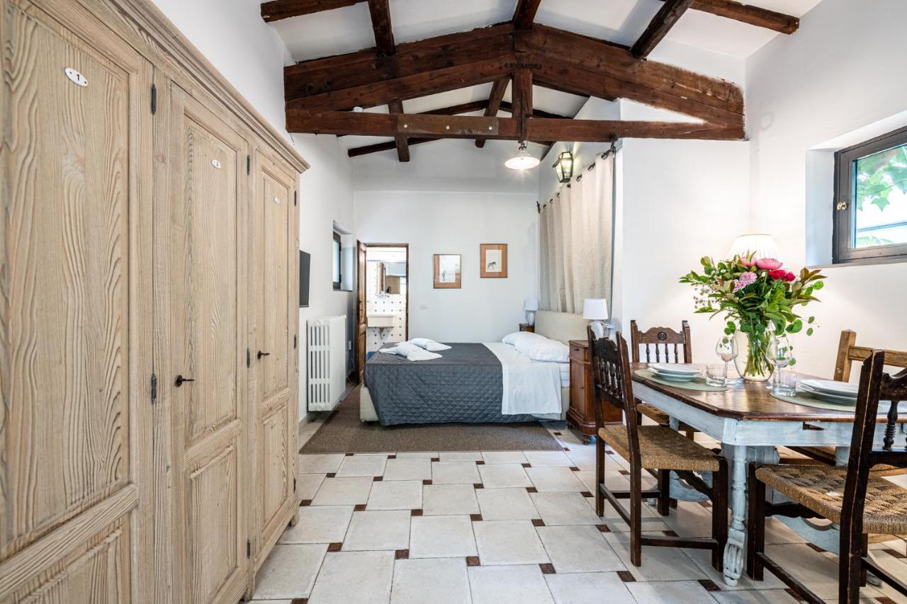 Santa Monaca Suites Guest house