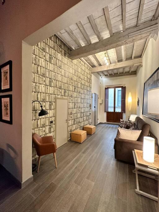 Lambe Next To Ponte Vecchio And Uffizi - Lovetheapartments Apartment Florence