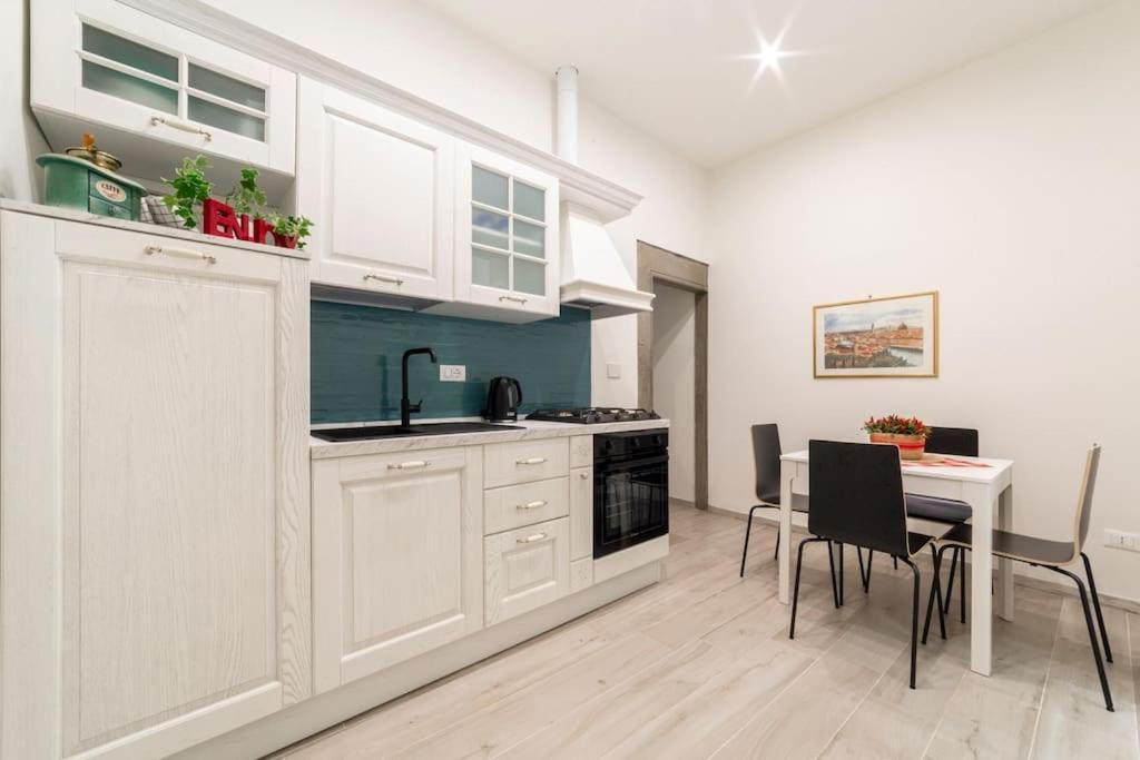 Casa Lorenzo With A Quiet Tiny Patio Apartment Florenz