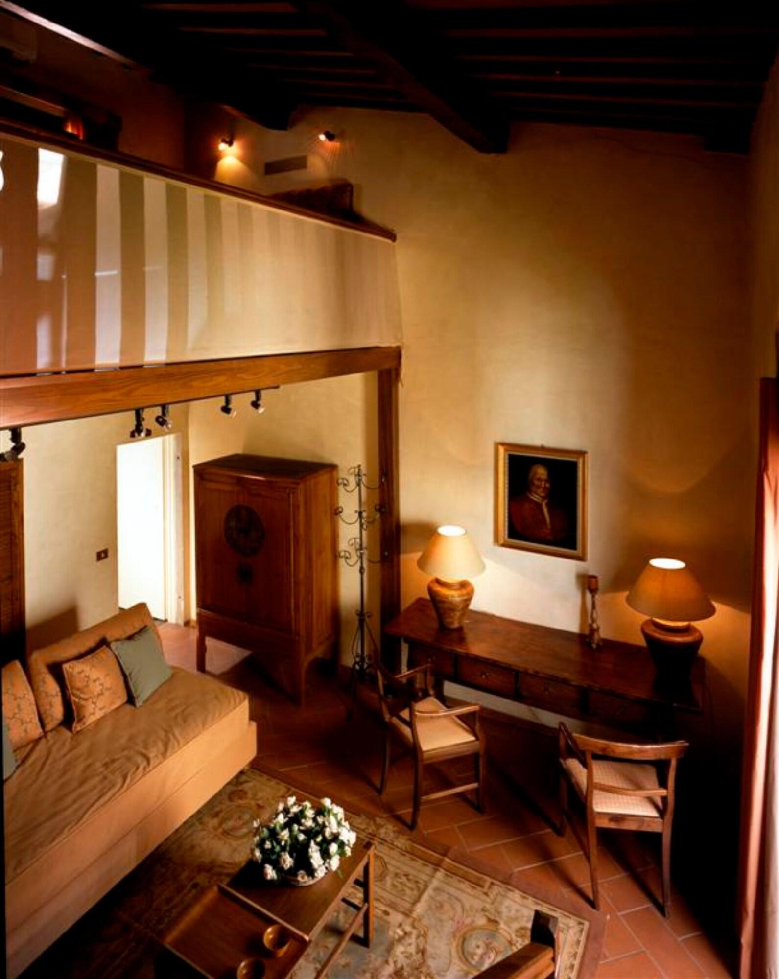 J And J Hotel 4*