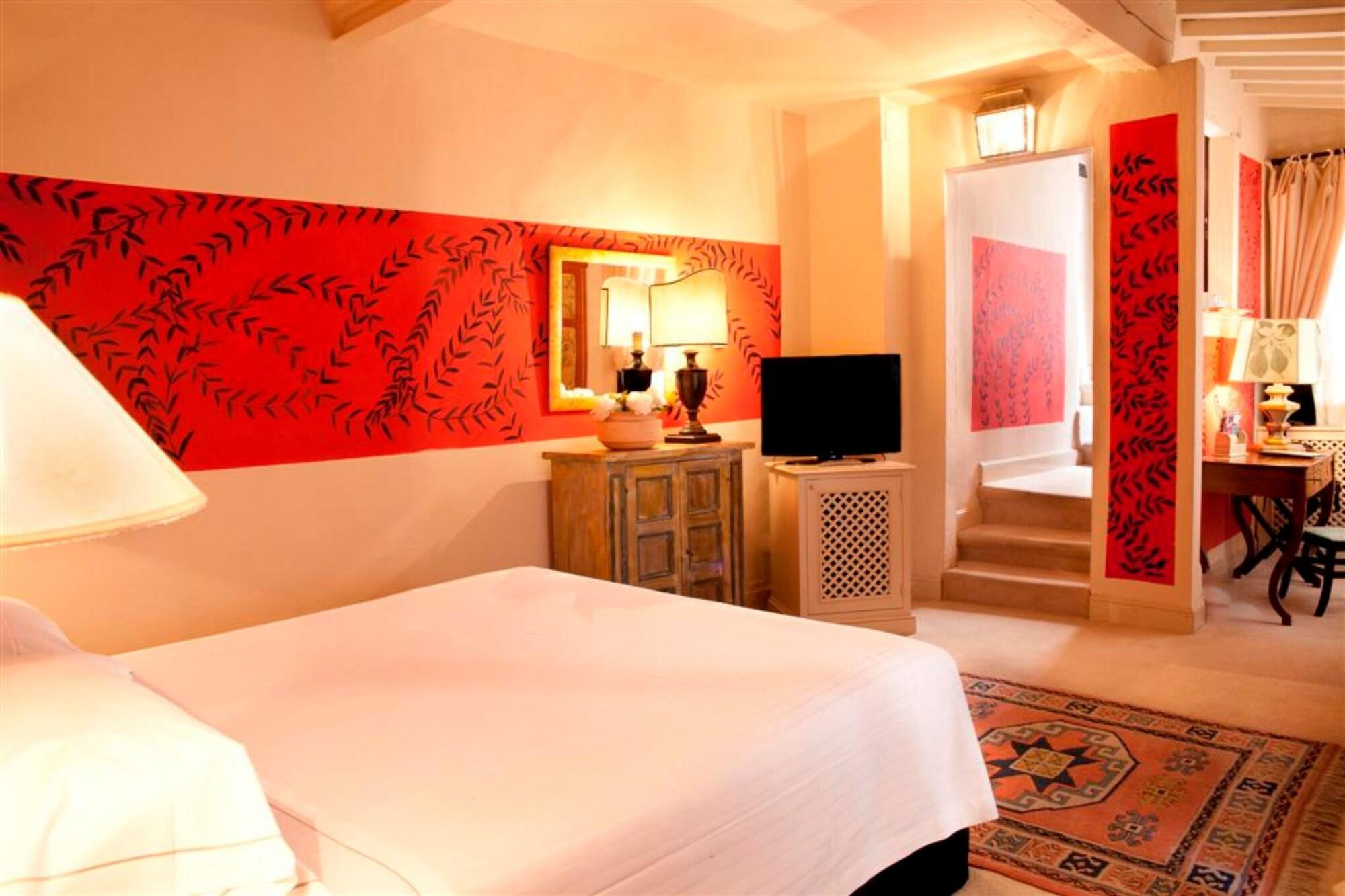 Hotel J And J 4*