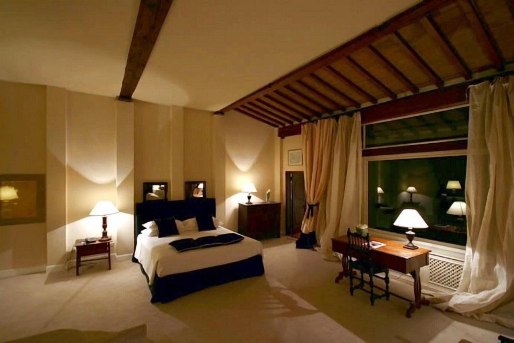 Hotel J And J 4*