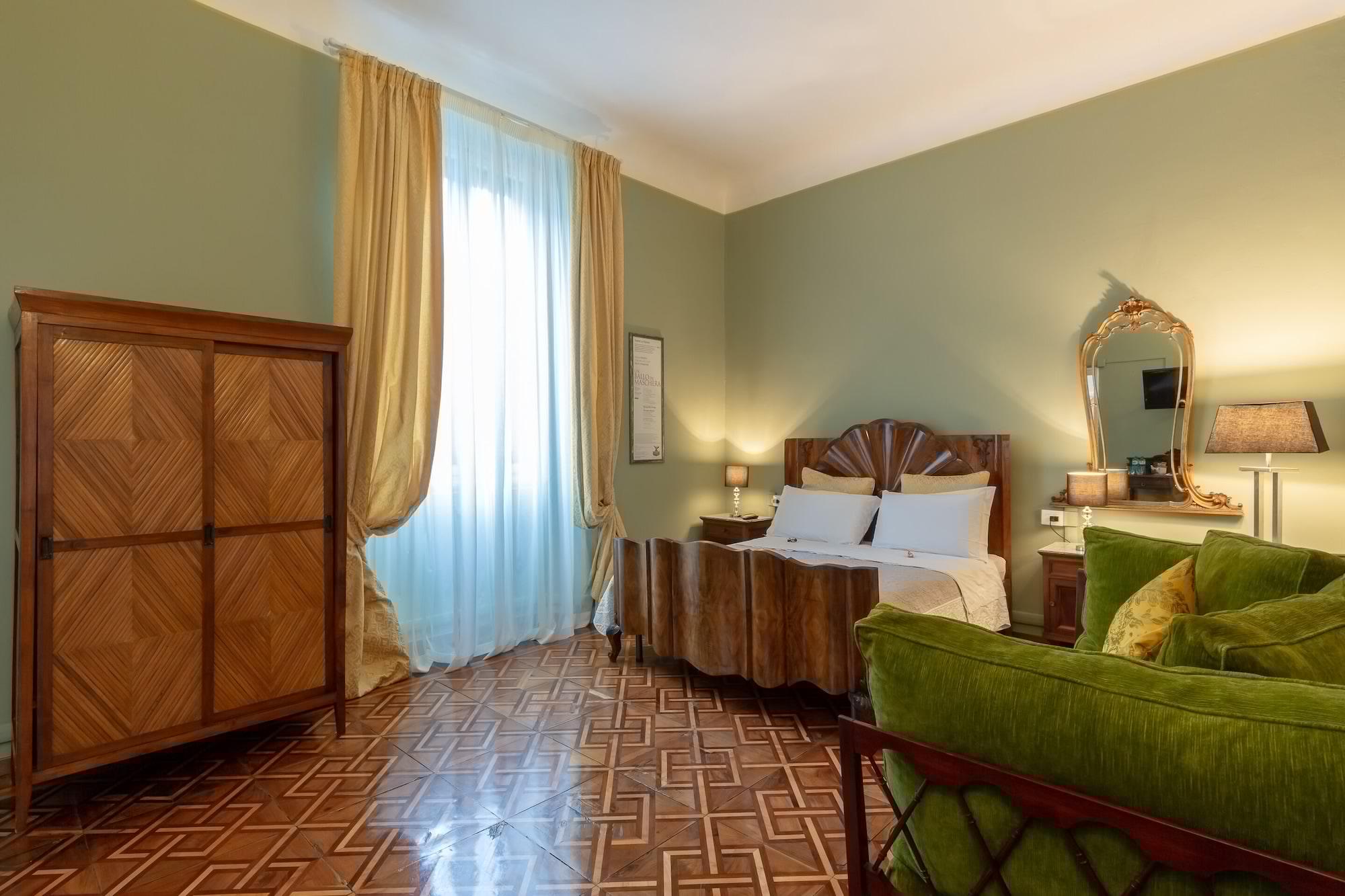 Opera Boutique 3*