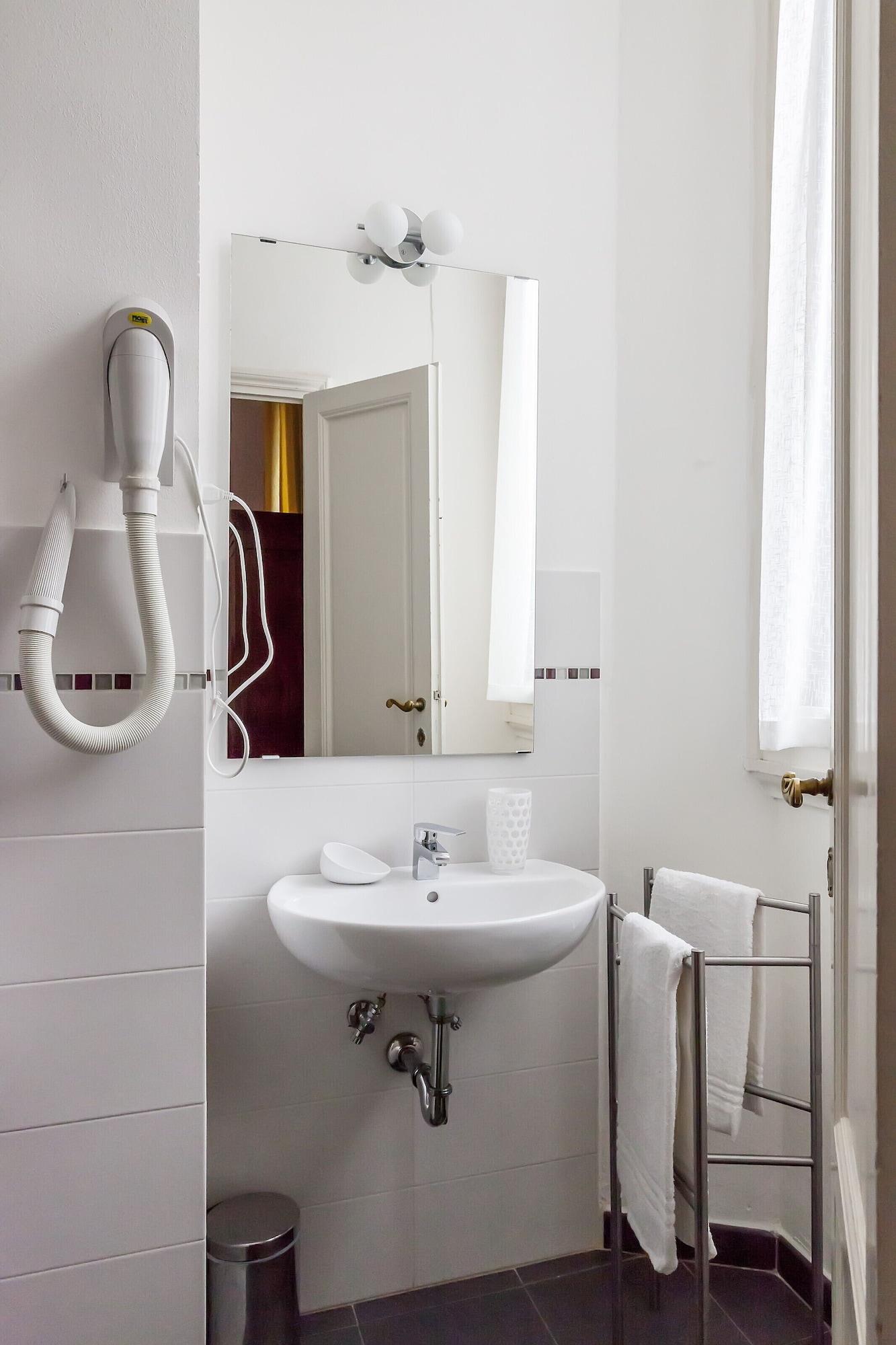 Opera Boutique Bed & Breakfast 3*