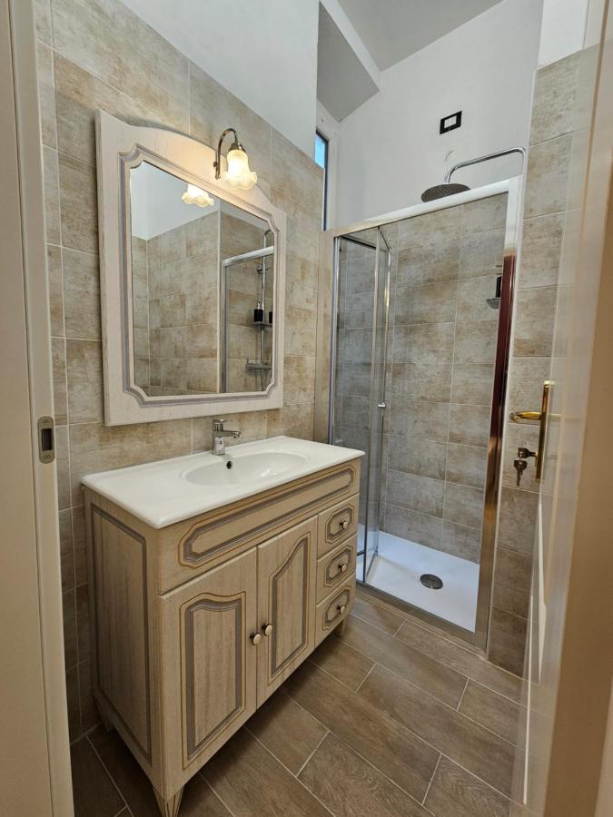 Del Roster Guest house Florence