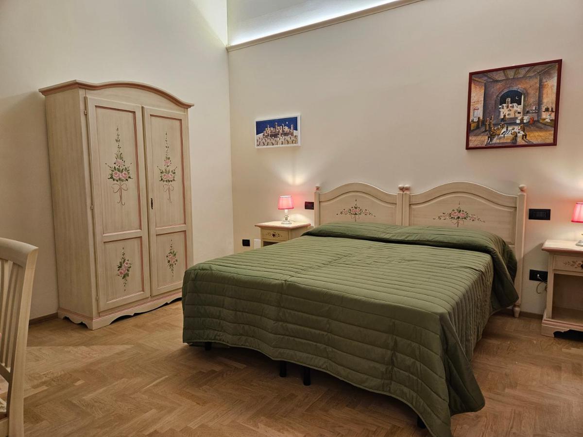 Del Roster Guest house