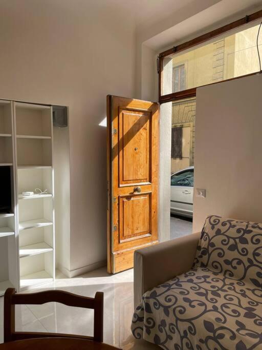 Bellaflo: Small In The Center Of * Florenz
