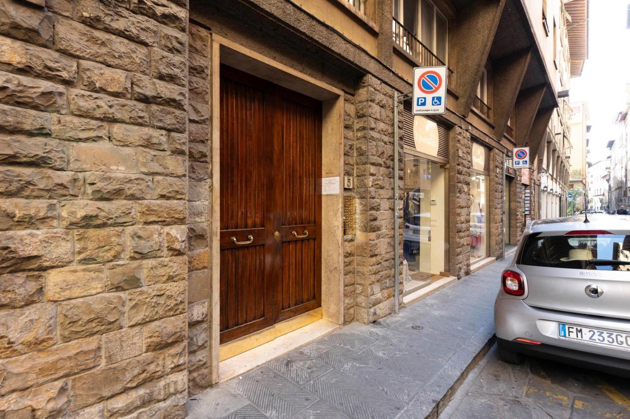 Ponte Vecchio Living Apartment